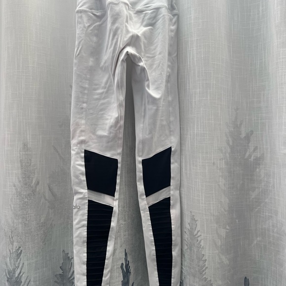 Alo Yoga Black and White Motto high Waisted Leggings - Picture 6 of 9